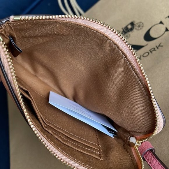 Coach Corner Zip Wristlet In Colorblock With Horse And Carriage - Picture 14 of 16